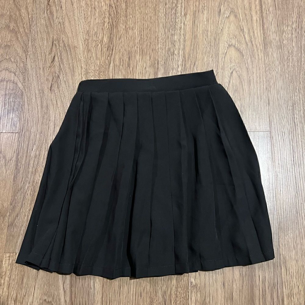Women’s Pleated Mini Skirts with Soft Shorts Underneath - Picture 2 of 6